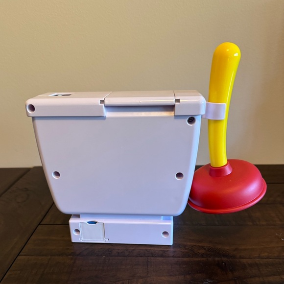 Mattel Flushin’ Frenzy Kids Silly Board Game, Toilet Launches Poop / Game Night - Picture 2 of 6